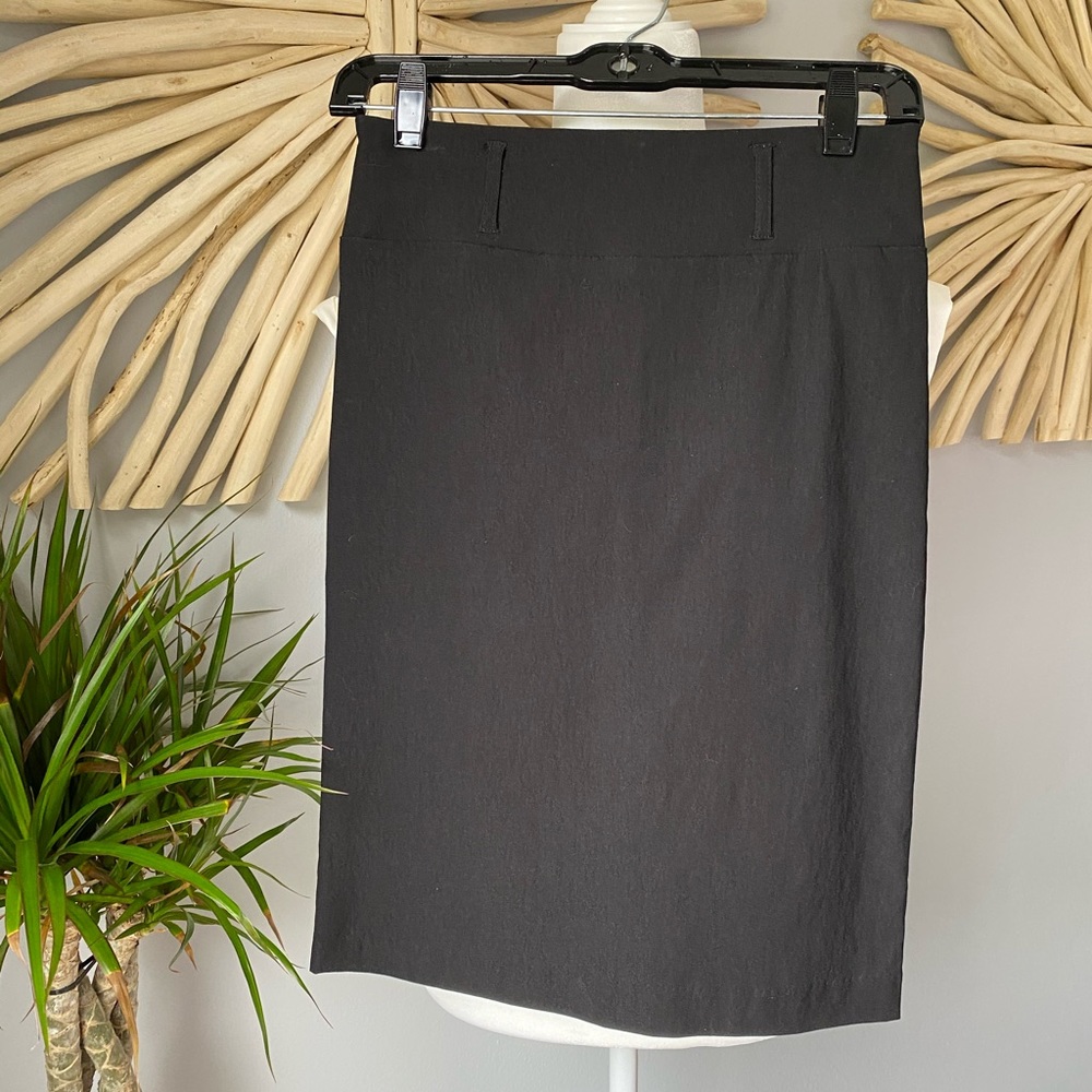 Forever 21- Black slender pencil skirt - size S